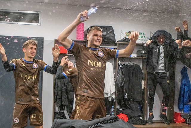 羽毛球——马来西亚公开赛：刘圣书／谭宁晋级.